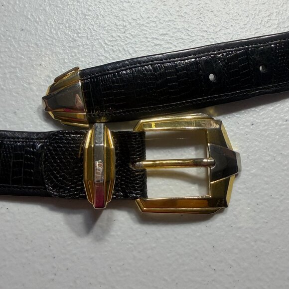 Saks Fifth Avenue Genuine Leather Belt Black 42 | Gold Tone Buckle | Vintage - Picture 2 of 6